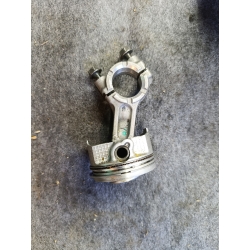 Yamaha 2.5 km, 4-takt, tłok silnikowy