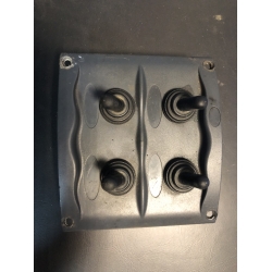 Panel z czterema przełącznikami