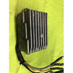 Regulator napięcia USED 585001 Johnson / Evinrude Voltage Regulator Rectifier 35-70hp