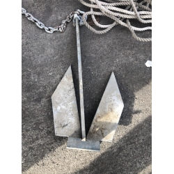 Kotwica z łancuchem i lina